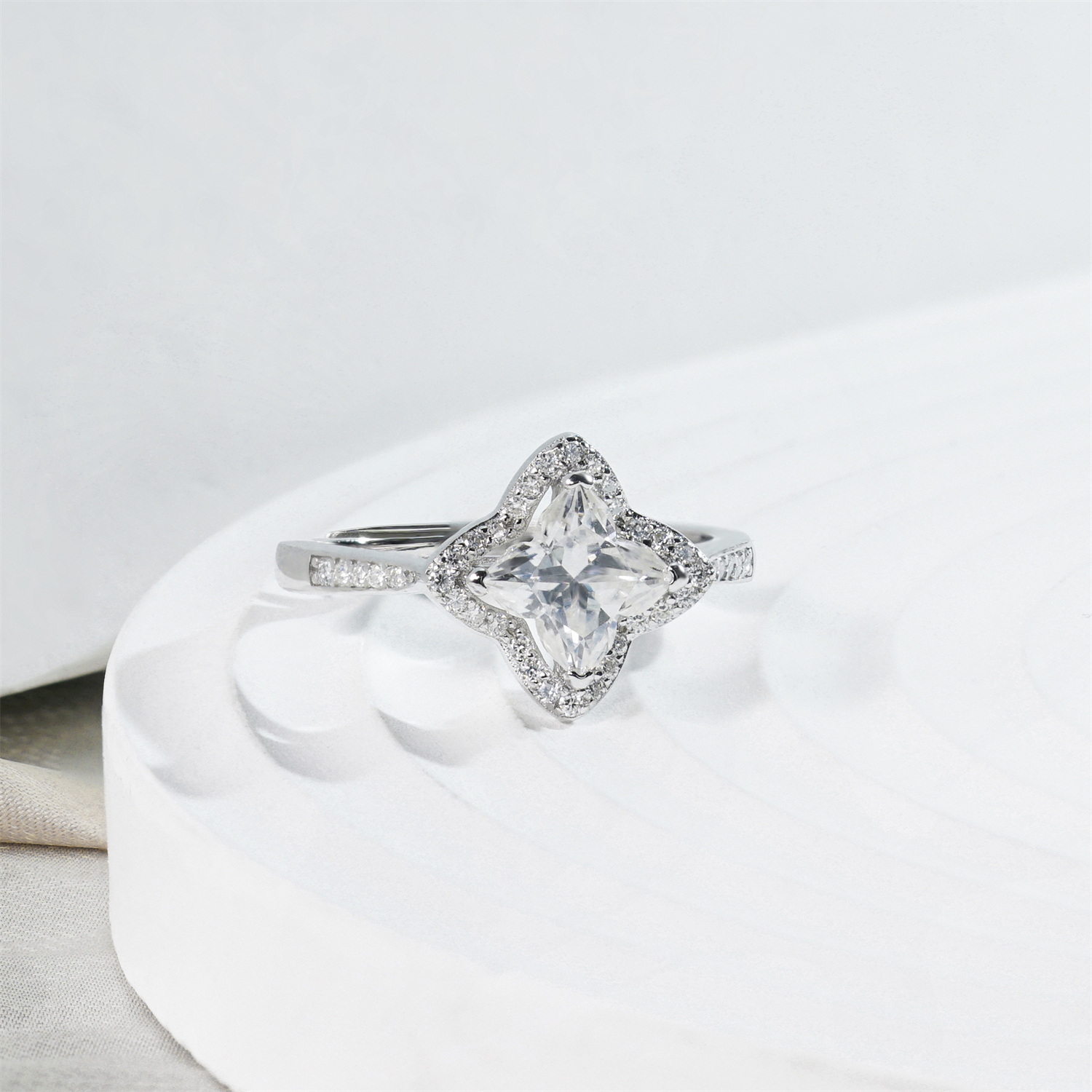 Delzzad Adjustable Luxury Clover Cluster Ring Lab-Created Moissanite Engagement Ring S925 Sterling Silver Moissanite Jewelry Perfect Gift