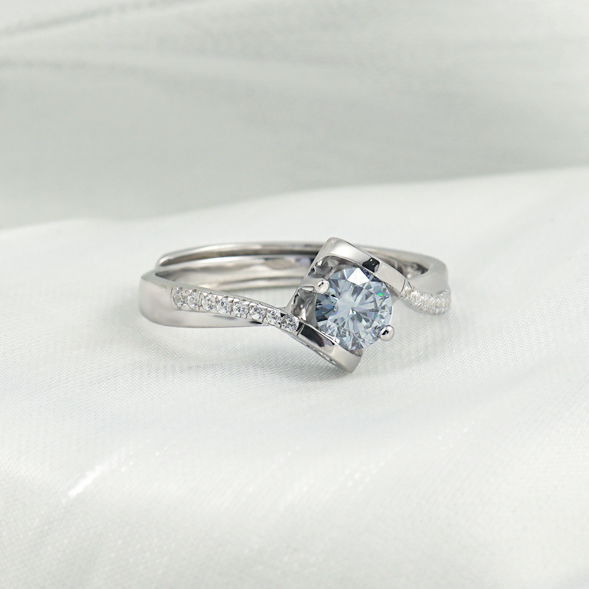 0.5-1ct Round Synthetic Moissanite Ring S925