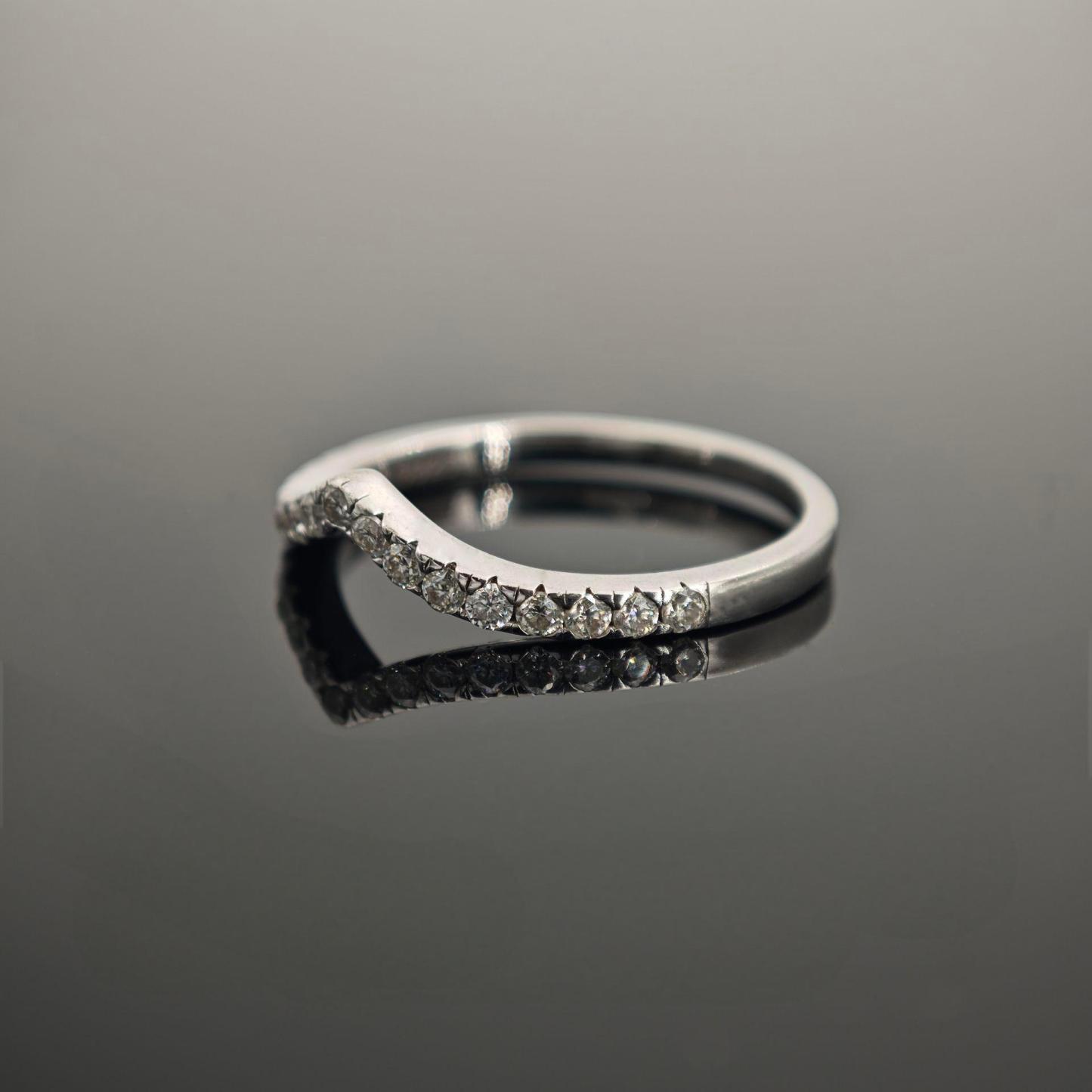 0.25ct S925 Round Synthetic Moissanite V Band