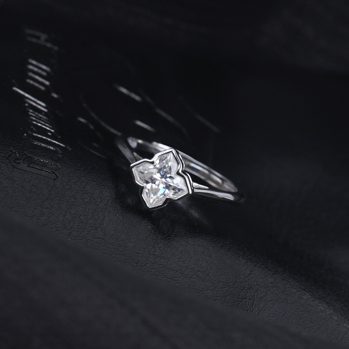 Delzzad 1ct Exquisite Adjustable Clover Ring D Color VVS Synthetic Moissanite S925 Blossom Ring Band Jewelry Perfect Birthday Engagement Wedding Anniversary Gift for Women