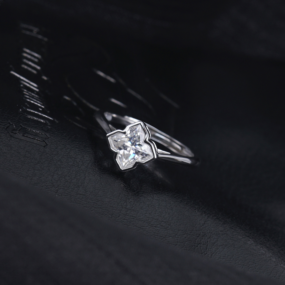 Delzzad 1ct Exquisite Adjustable Clover Ring D Color VVS Synthetic Moissanite S925 Blossom Ring Band Jewelry Perfect Birthday Engagement Wedding Anniversary Gift for Women