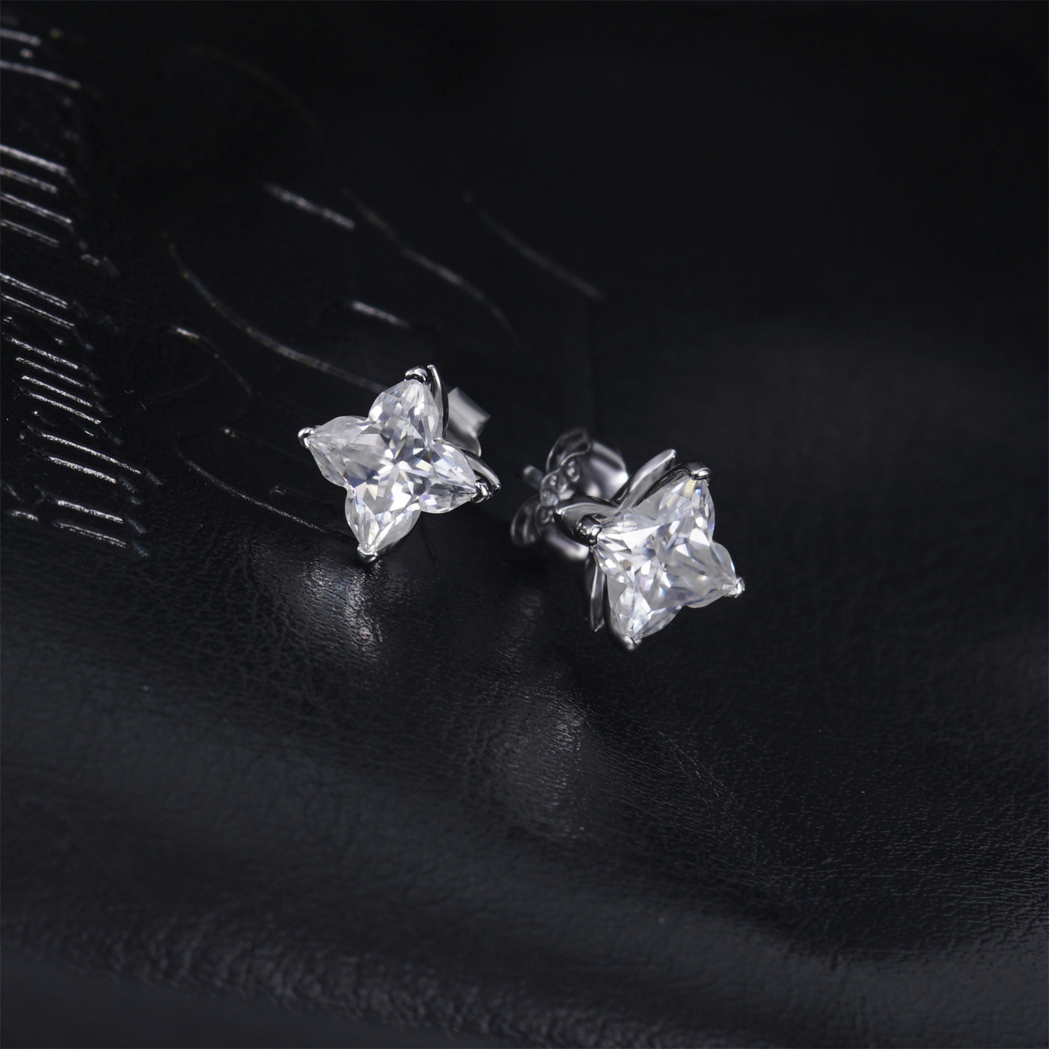 Delzzad Solitaire Clover Stud Earrings Lab-Created Moissanite Stud Earring S925 Sterling Silver Moissanite Jewelry Perfect Birthday Gift for Men Women Wedding Set