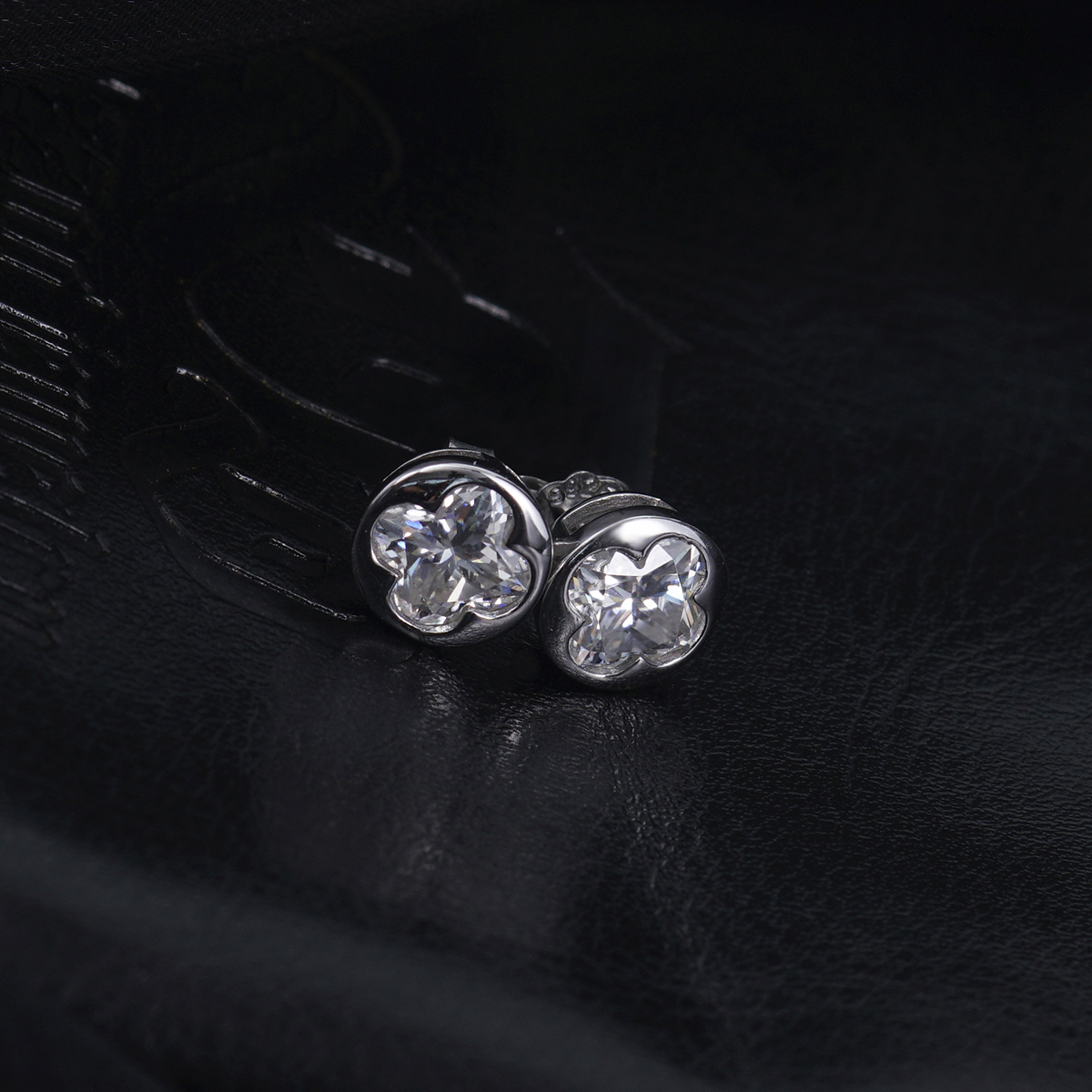 Delzzad Four-Leaf Clover Stud Earrings Lab-Created Moissanite Stud Earring S925 Sterling Silver Moissanite Jewelry Perfect Gift for Men Women Wedding Set