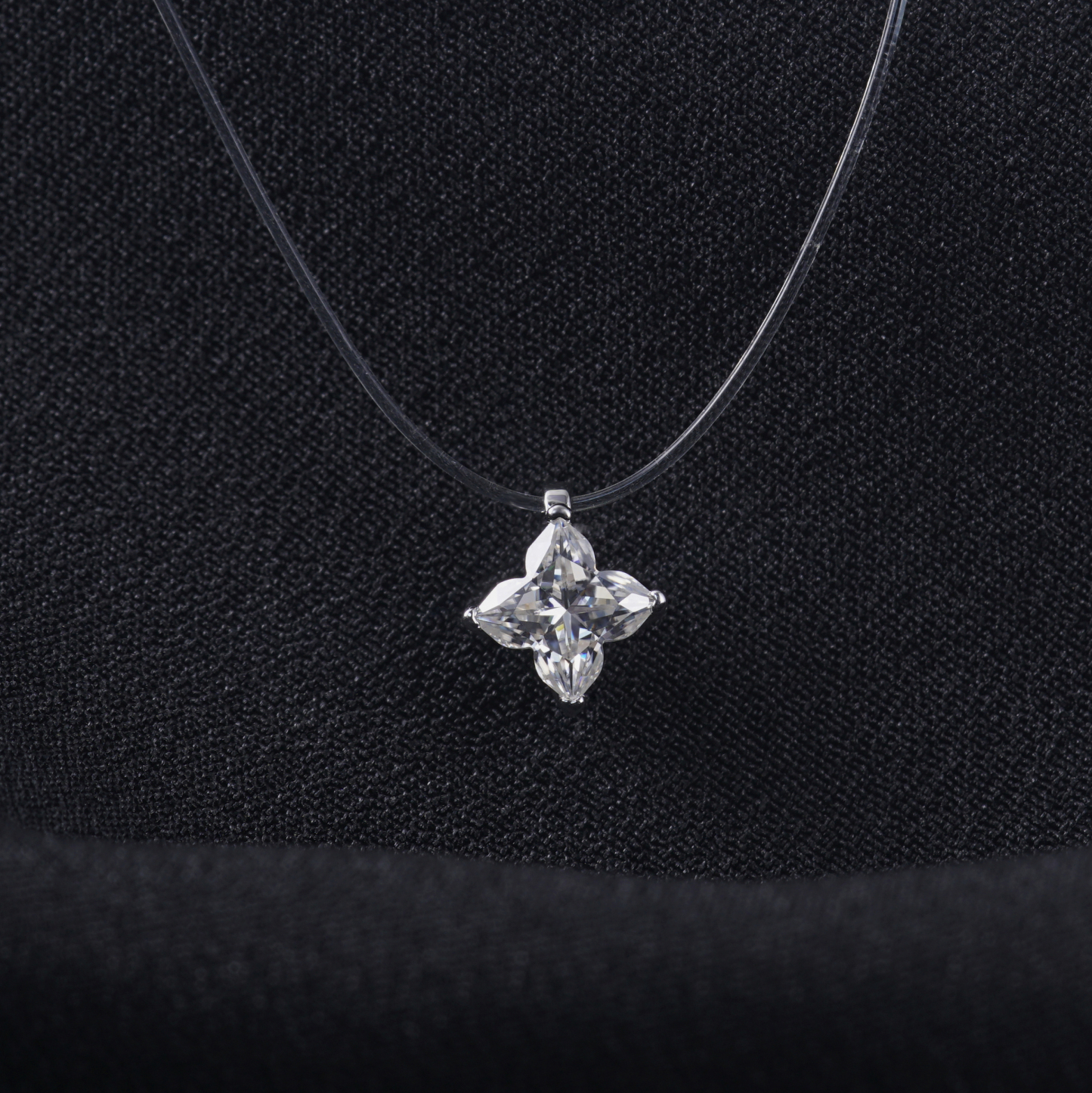 Delzzad 1ct Exquisite Leaf Clover Fishing Line Pendant Necklace Lab-Created Moissanite Necklace S925 Sterling Silver Moissanite Jewelry Engagement Wedding Anniversary Perfect Gifts