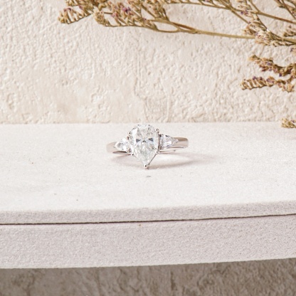 2.7ct Pear Synthetic Moissanite Ring S925