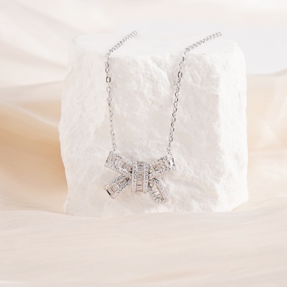 0.8ct Bow-tie Necklace VVS Synthetic Moissanite S925 Chain