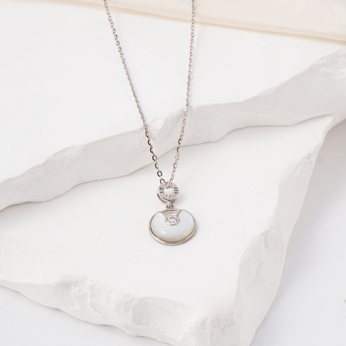 Classic Synthetic Moissanite Shell Pendant Necklace Chain S925