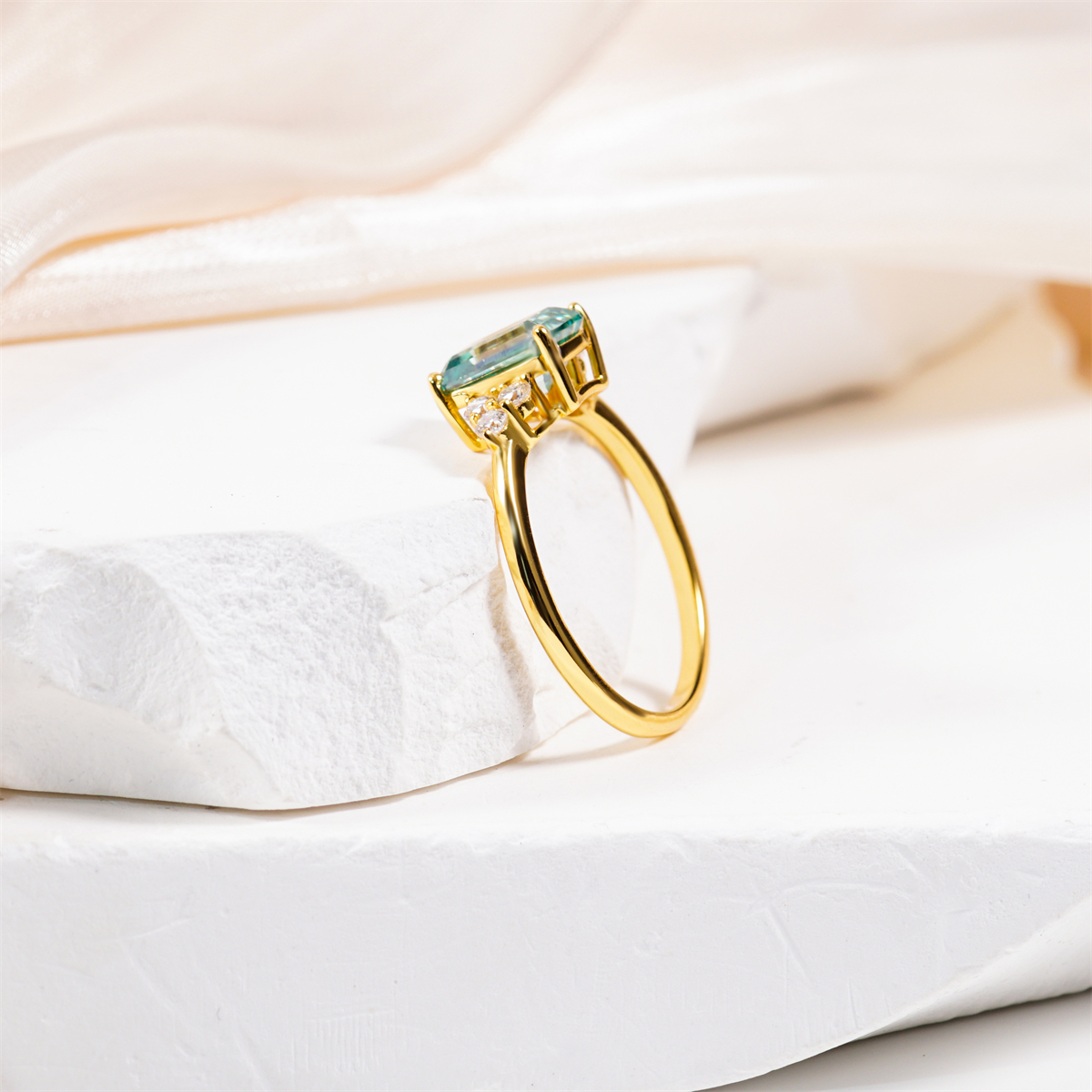 2.2ct Aurora Green Dream Ring Engagement Ring Band Step Cut Synthetic Moissanite Ring Jewelry S925