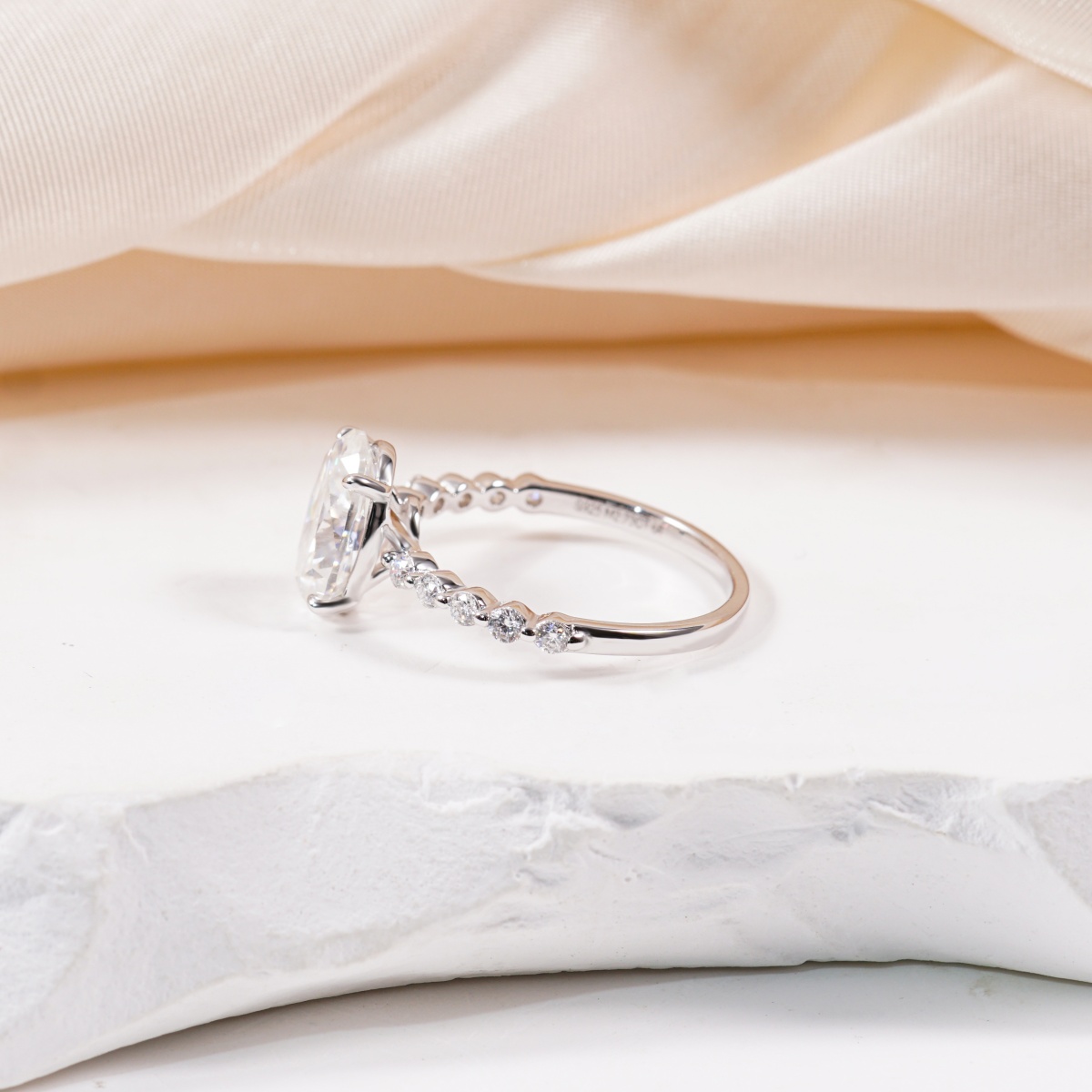 2.7ct Elegant Written in the Stars Engagement Wedding Ring Oval Cut Synthetic Moissanite Ring S925 Sterling Silver Band Ring Jewelry