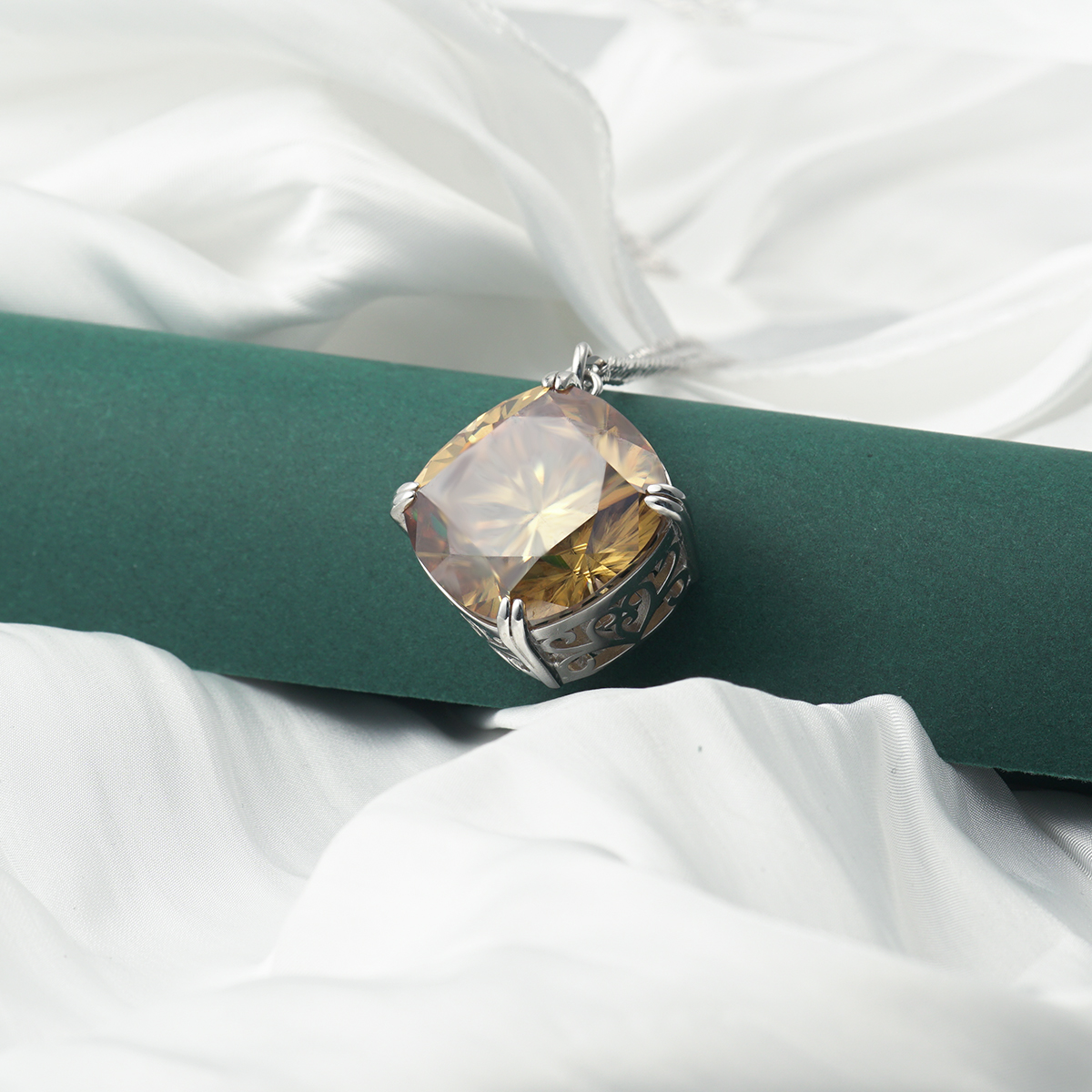 Synthetic Moissanite Pendant Necklace Chain S925