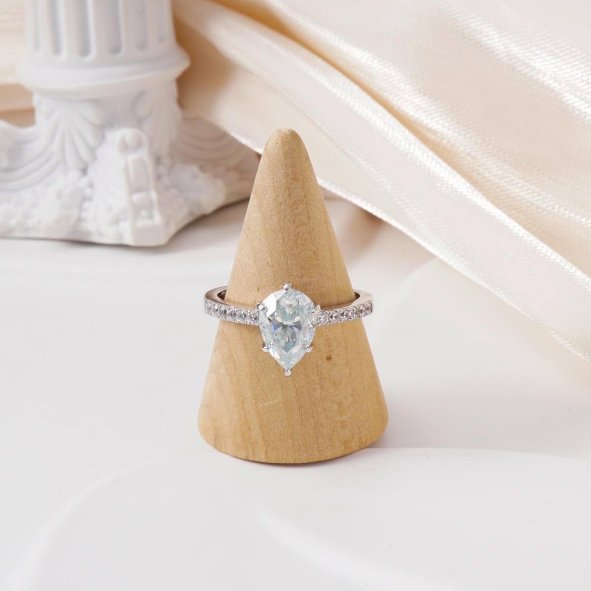 2ct Shiny Pear Band Ring Synthetic Moissanite Ring S925