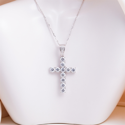 Unisex Classic Cross Pendant Necklace 925S & VVS Moissanite