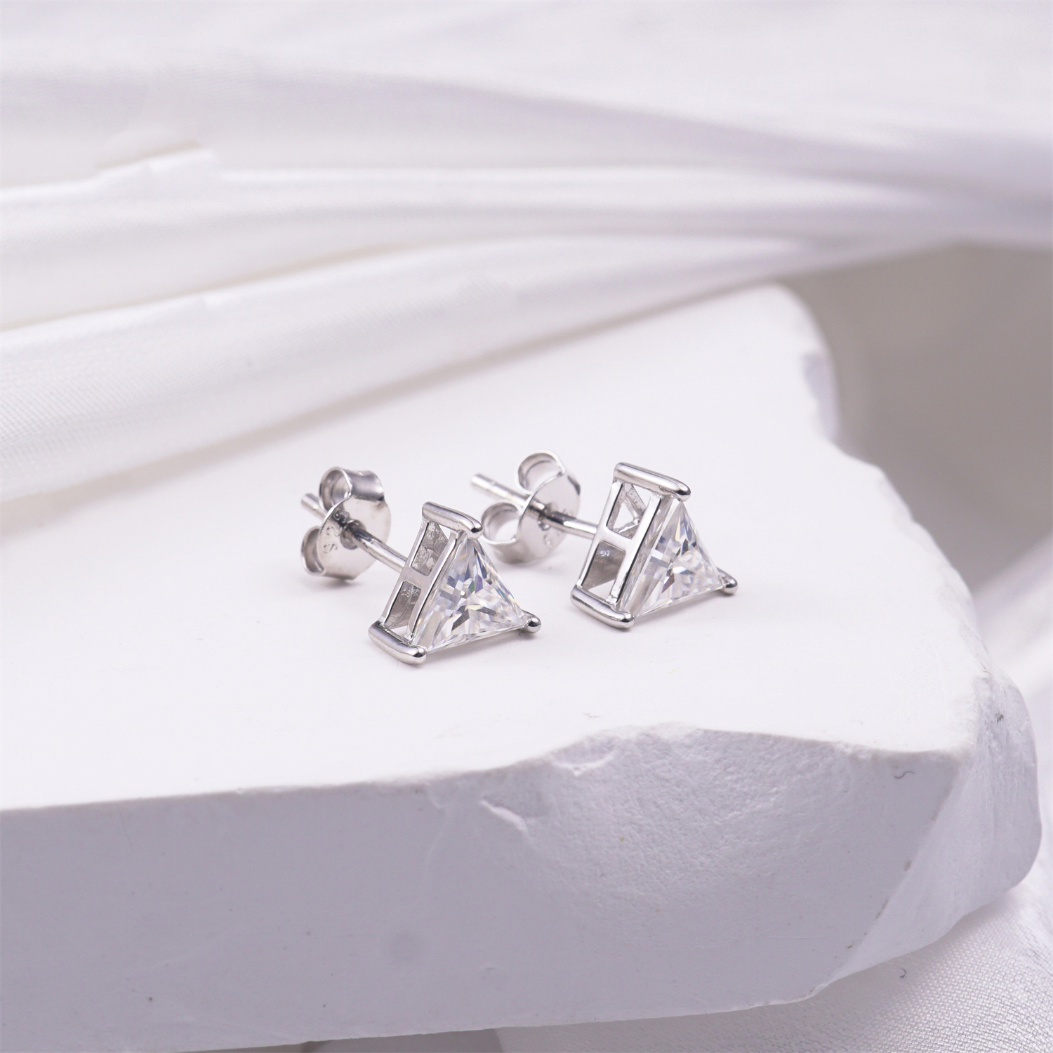 S925 Triangle Cut Synthetic Moissanite Solitaire Stud Earrings Birthday Anniversary Mother's Day Gifts