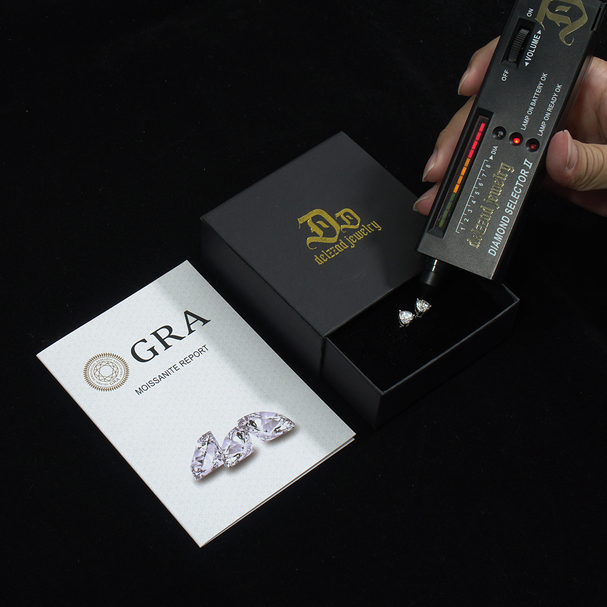 FROSTLOVE Love Shape Shine Stud Earrings 925S & VVS Moissanite