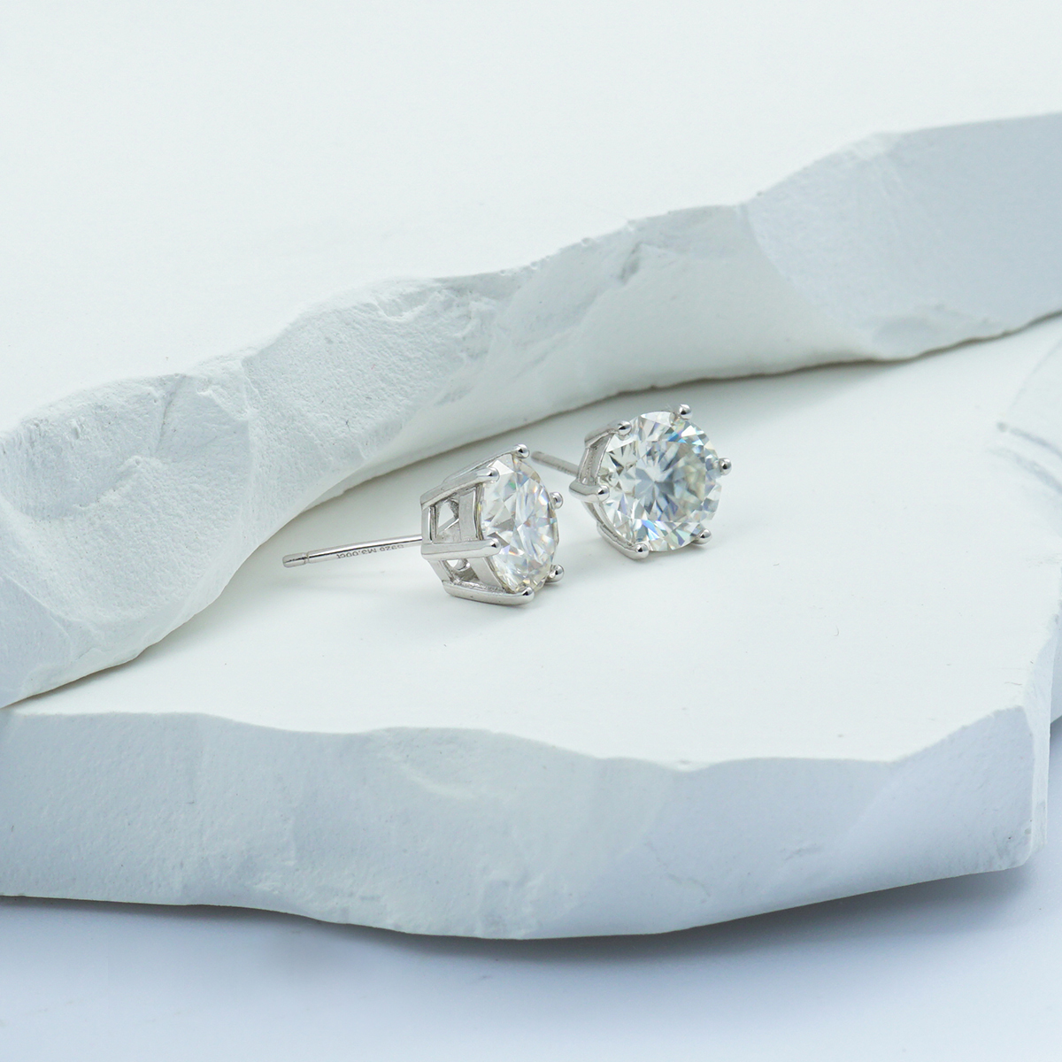 FROSTFIRE Six-Prong Solitaire Stud Earrings 925S & VVS Moissanite