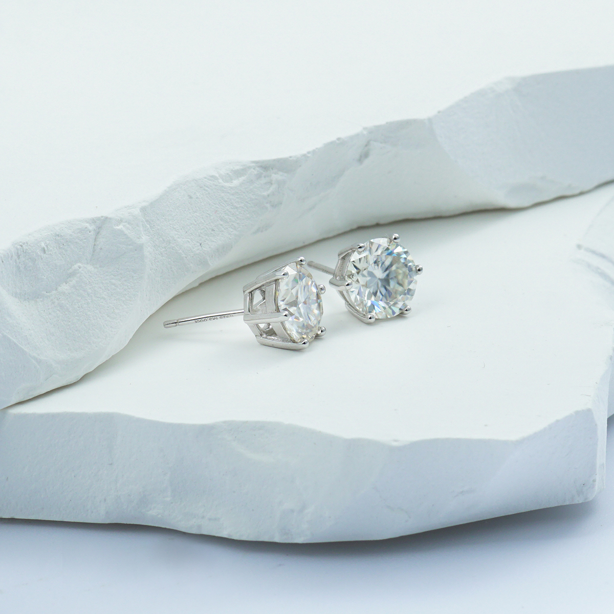 FROSTFIRE Six-Prong Solitaire Stud Earrings 925S & VVS Moissanite