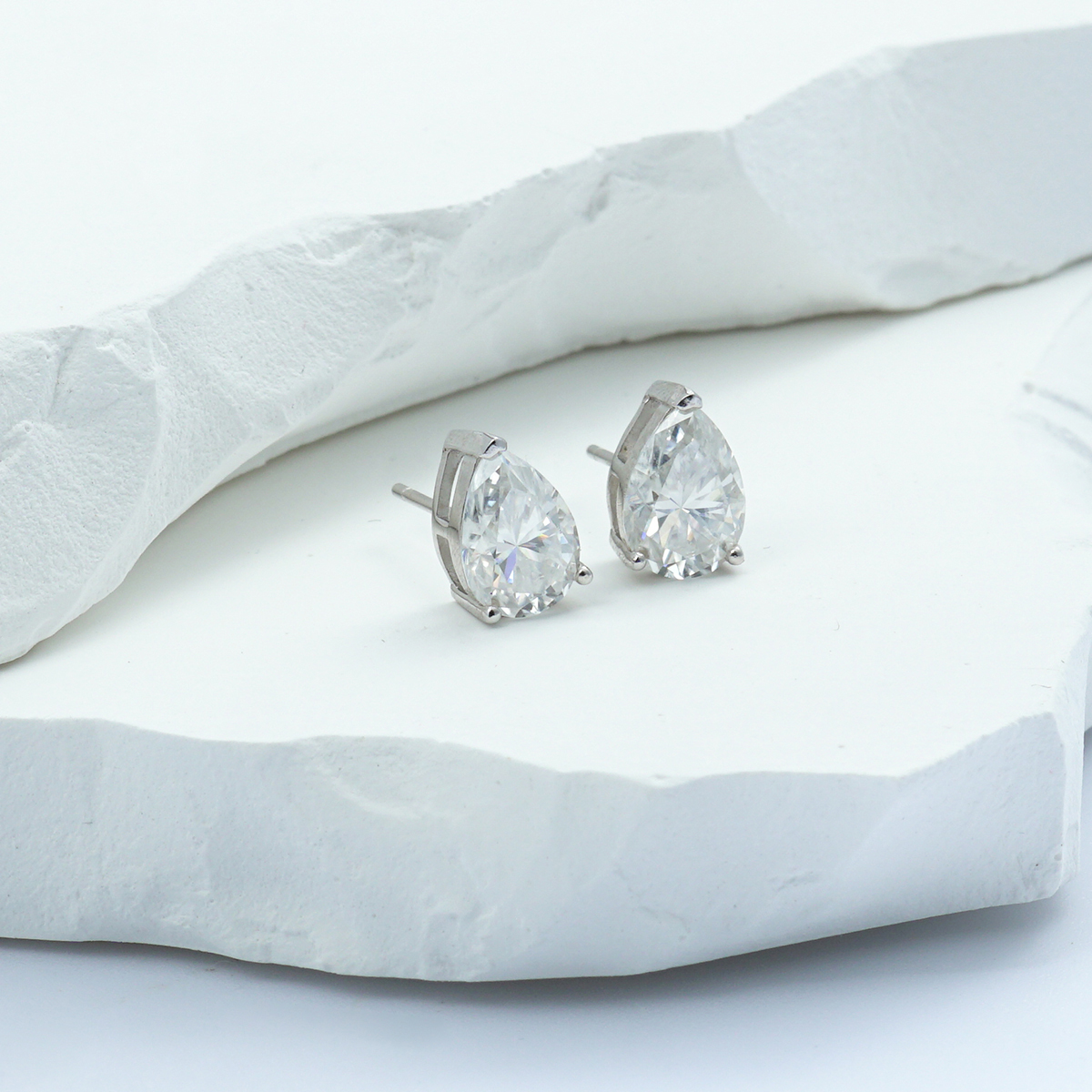 S925 Pear Cut Synthetic Moissanite Prong Stud Earrings For Men Women