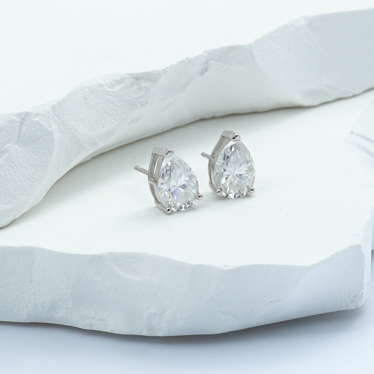 S925 Pear Cut Synthetic Moissanite Prong Stud Earrings For Men Women