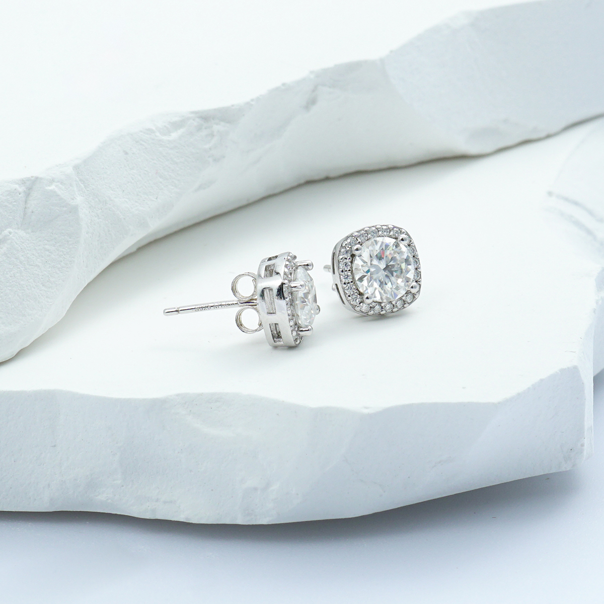 HALO SQUARE Luxury Stud Earrings S925S & VVS Moissanite