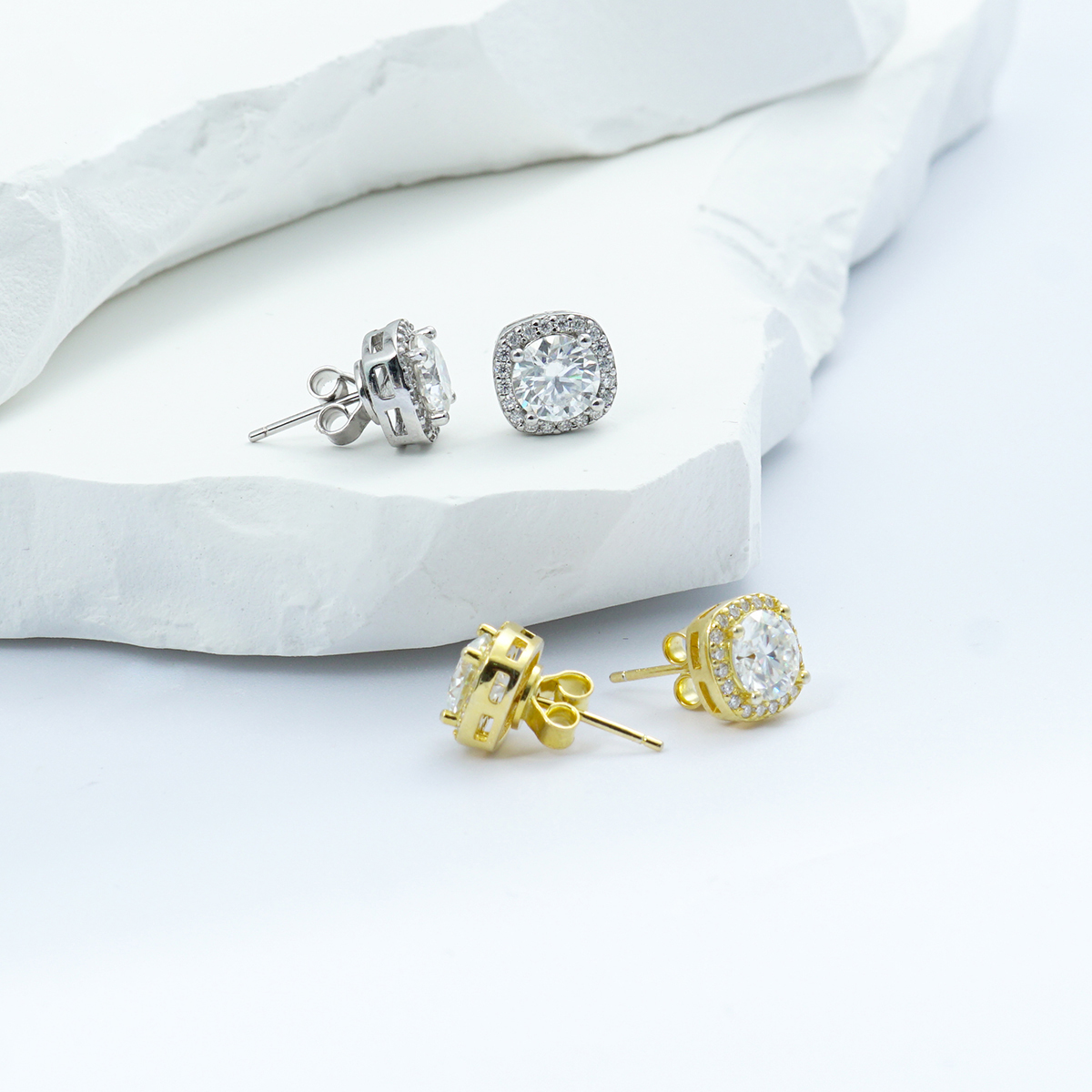 HALO SQUARE Luxury Stud Earrings S925S & VVS Moissanite