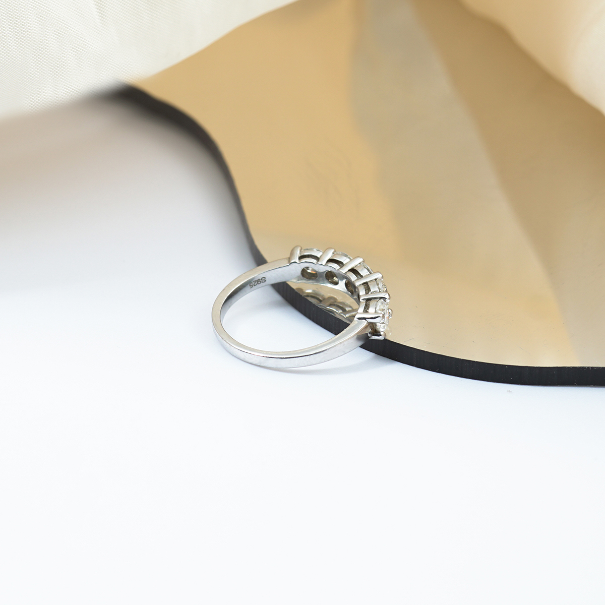 1.5ct D Color S925 VVS Clarity Round Synthetic Moissanite Half Eternity Stacking Band