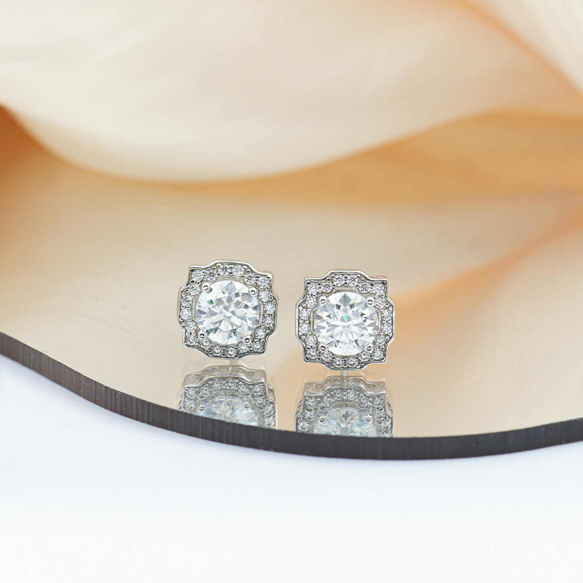 S925 Round Synthetic Moissanite Luxury Stud Earrings Mother's Day Gift For Men Women