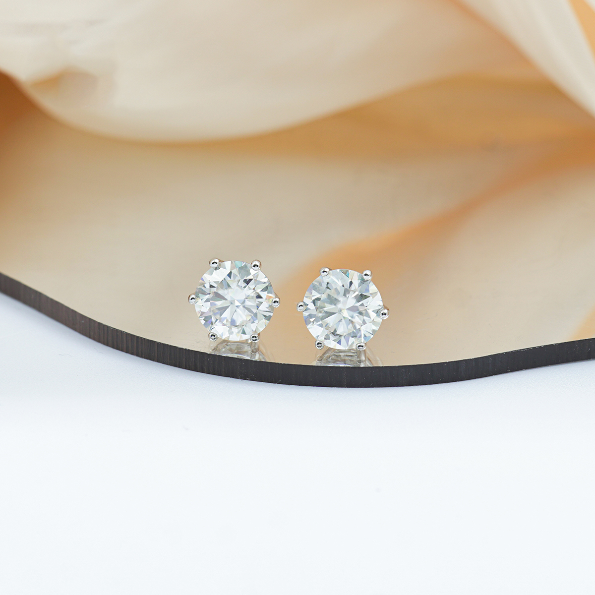 FROSTFIRE Six-Prong Solitaire Stud Earrings 925S & VVS Moissanite