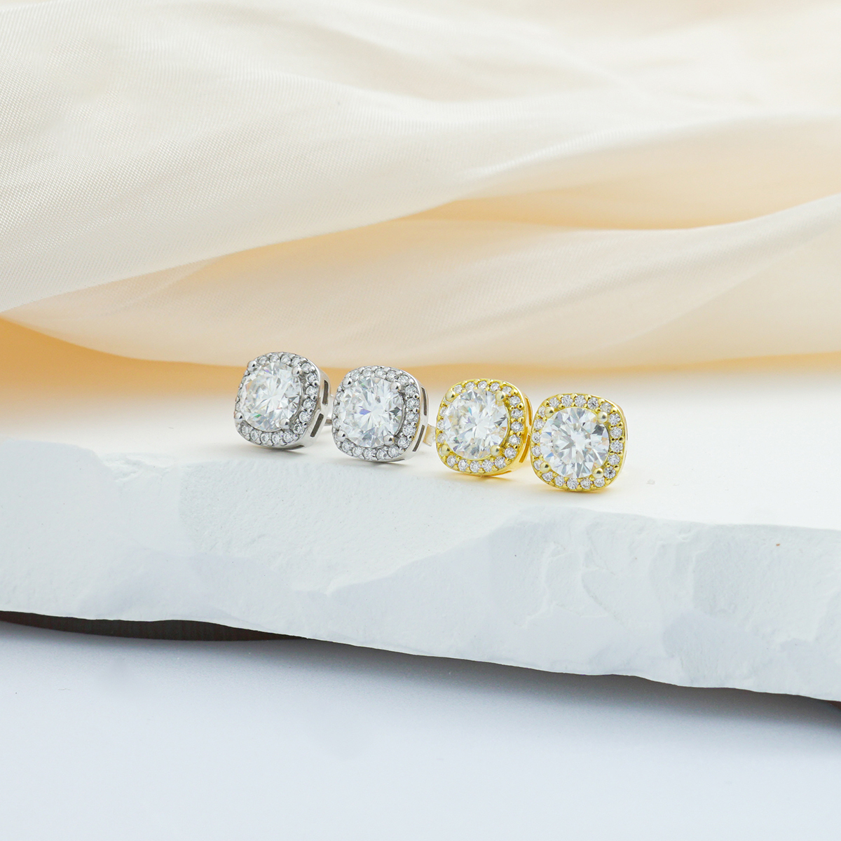 HALO SQUARE Luxury Stud Earrings S925S & VVS Moissanite