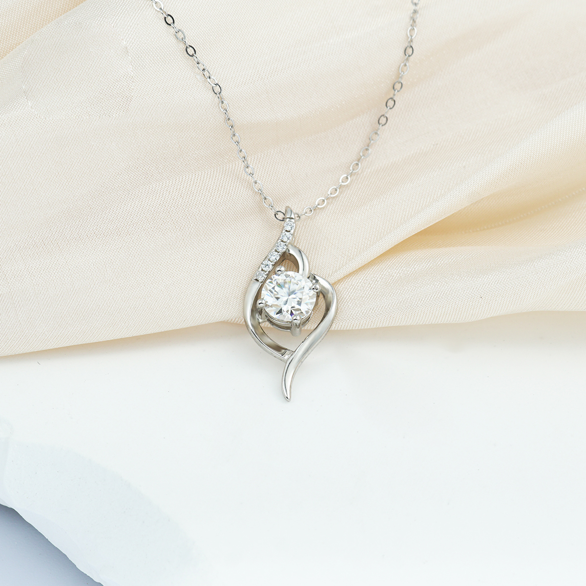 S925 1CT ROUND CUT SYNTHETIC MOISSANITE LOVE NECKLACE PENDANT GIFT FOR WOMEN