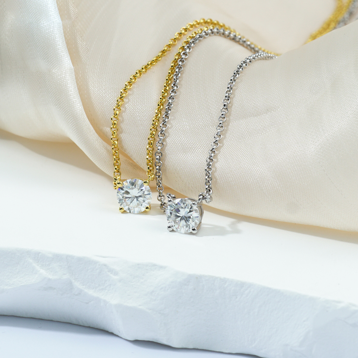 S925 1ct Synthetic Moissanite Classic Round Four Prong Necklace