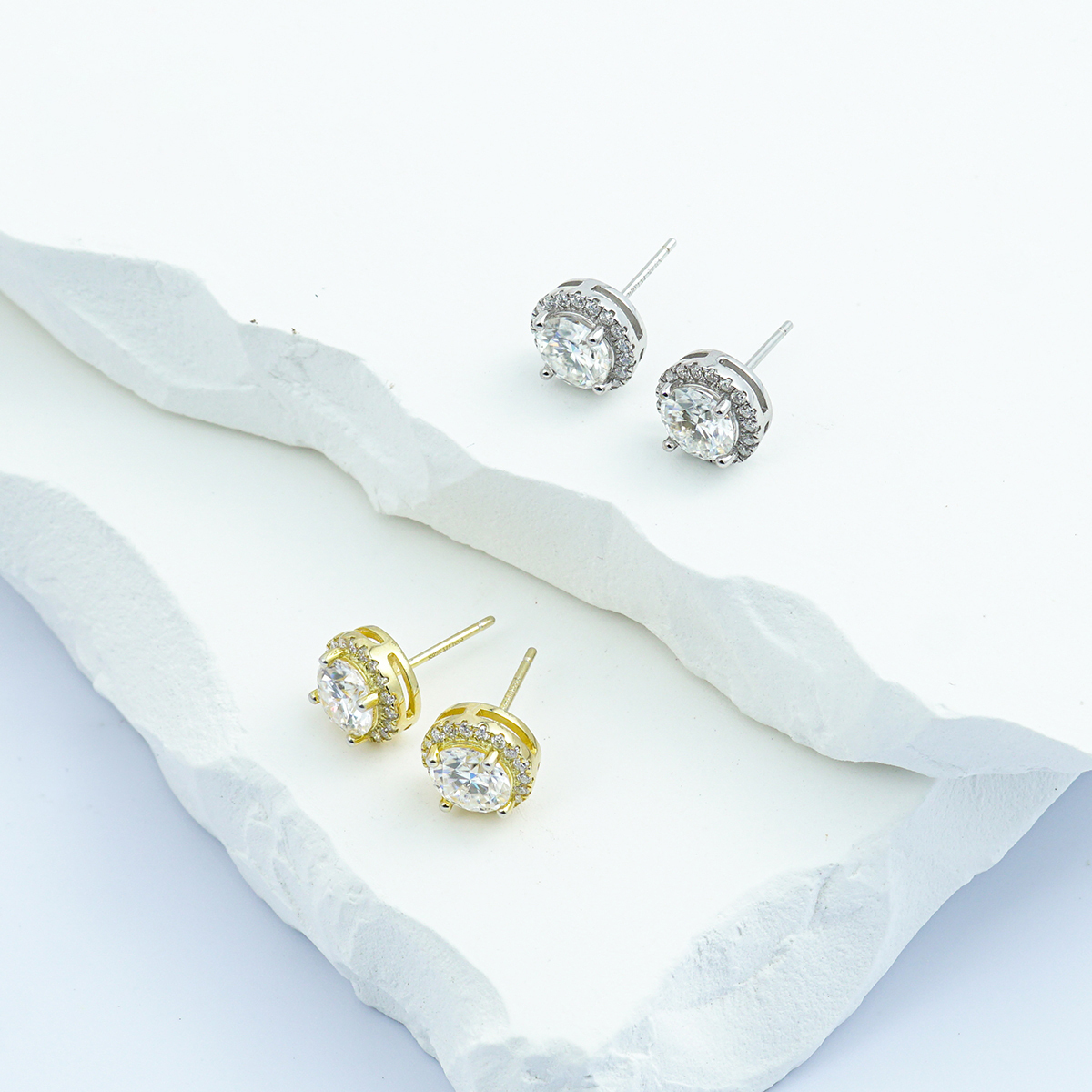 ICEBURST  Halo Spark Stud Earrings 925S & VVS Moissanite