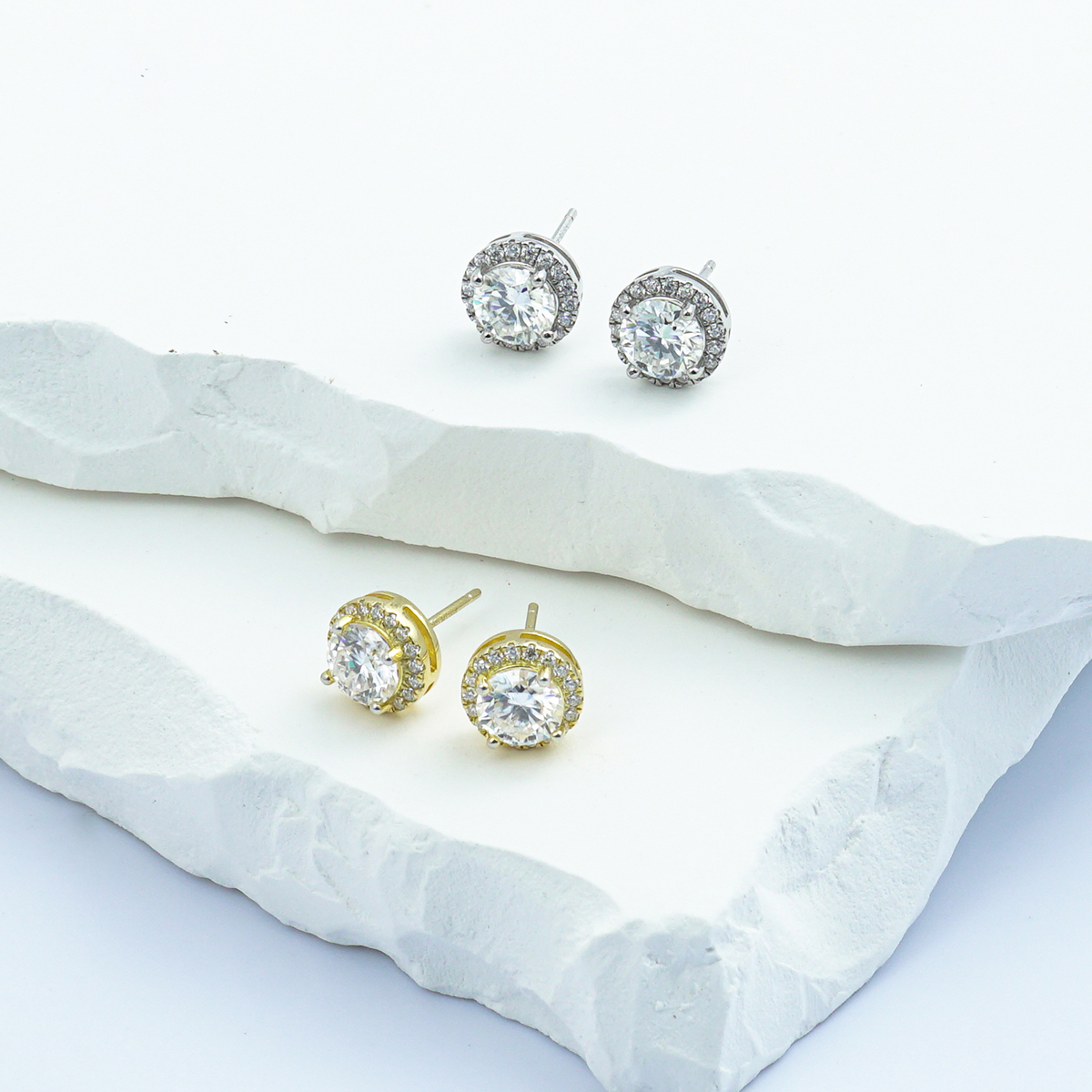 ICEBURST  Halo Spark Stud Earrings 925S & VVS Moissanite