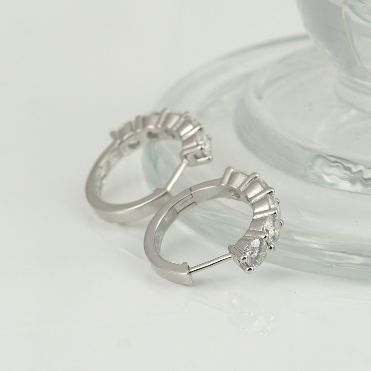 RINGFROST Half-Iced Circle Earrings 925S & VVS Moissanite