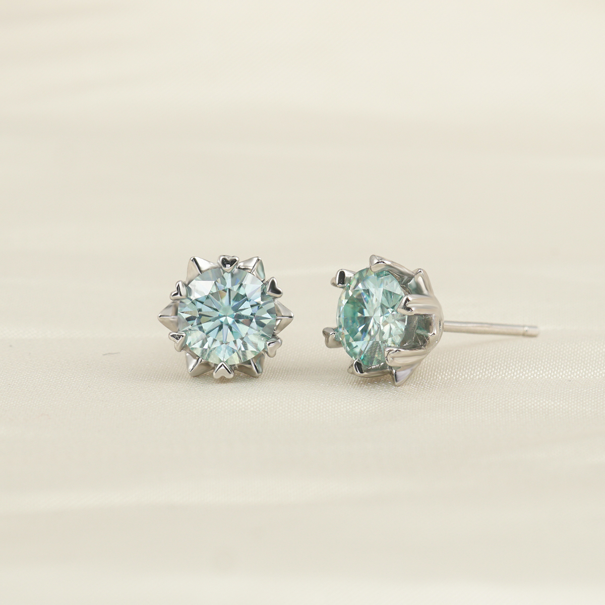 1ct Round Synthetic Moissanite Snow Stud Earrings S925