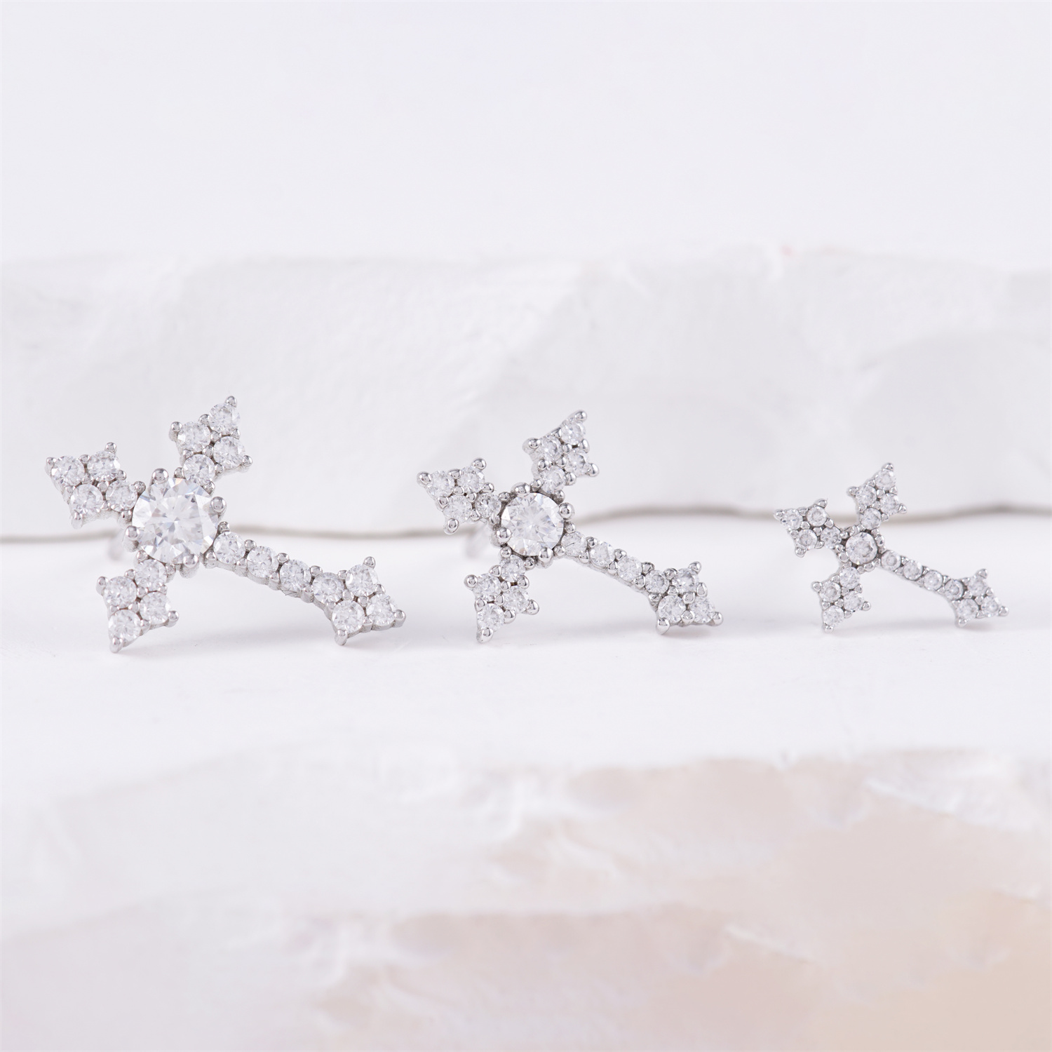 Cross Prong Stud Earrings S925 & D Color VVS Synthetic Moissanite