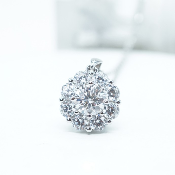 1ct Round Synthetic Moissanite Luxury Floral Pendant Necklace Chain S925