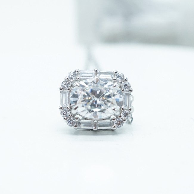 2ct Oval Synthetic Moissanite Graceful Pendant Necklace S925