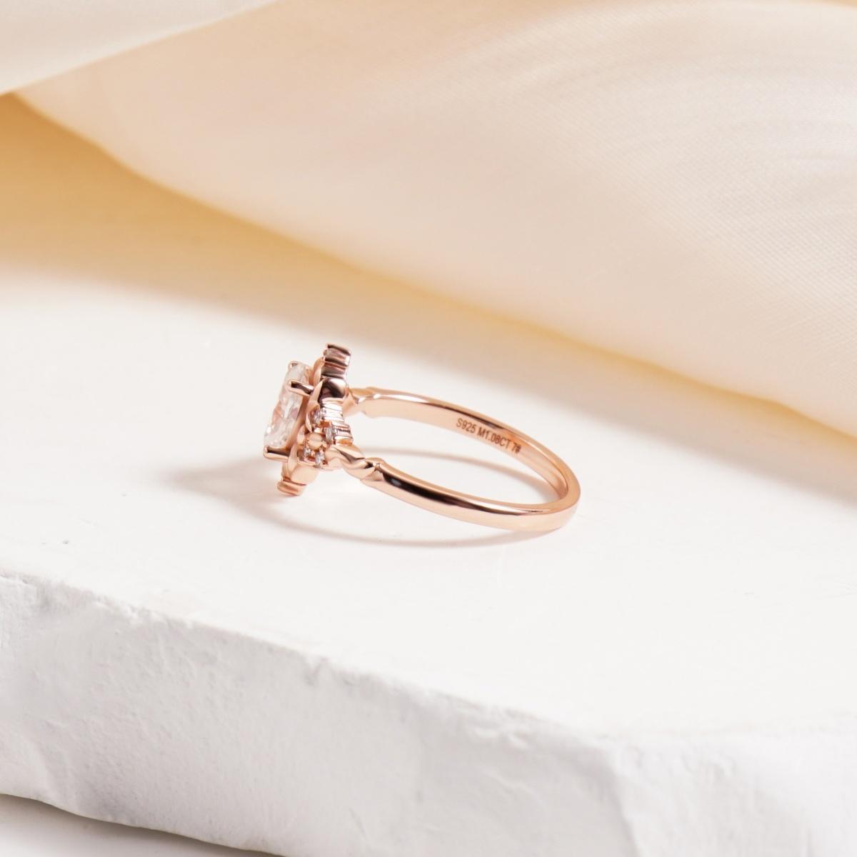 Delzzad 1ct Love Blossom Ring Oval Cut Synthetic Moissanite Ring Jewelry S925 Elegant Rose Golden Engagement Ring Nature Inspired Promise Ring for Women Perfect Birthday Engagement Wedding Anniversary Christmas Gift