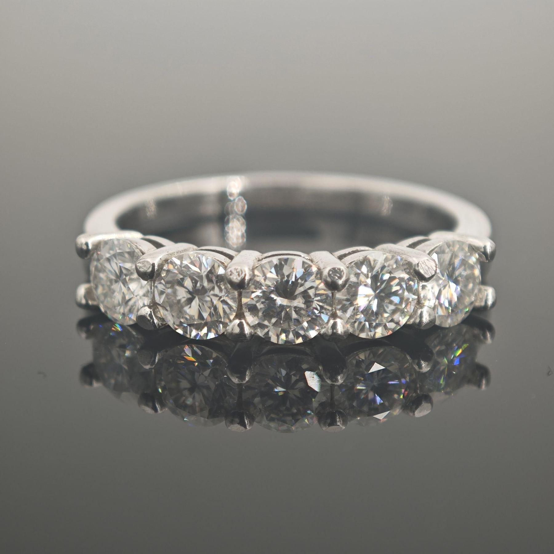 1.5ct D Color S925 VVS Clarity Round Synthetic Moissanite Half Eternity Stacking Band