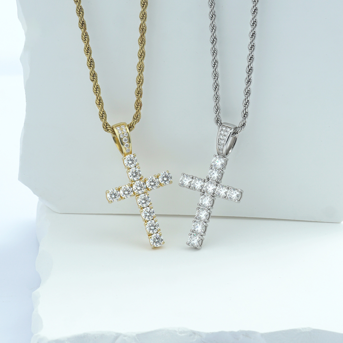 Unisex Classic Cross Pendant Necklace 925S & VVS Moissanite