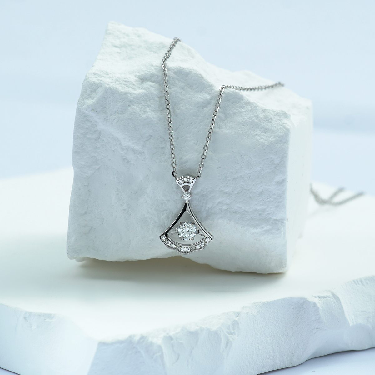 S925 SYNTHETIC MOISSANITE FAN-SHAPED SKIRT NECKLACE PENDANT