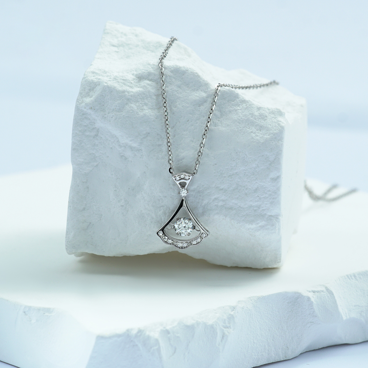 S925 SYNTHETIC MOISSANITE FAN-SHAPED SKIRT NECKLACE PENDANT