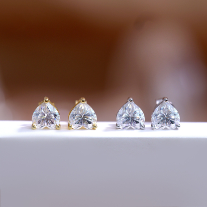 FROSTLOVE Love Shape Shine Stud Earrings 925S & VVS Moissanite