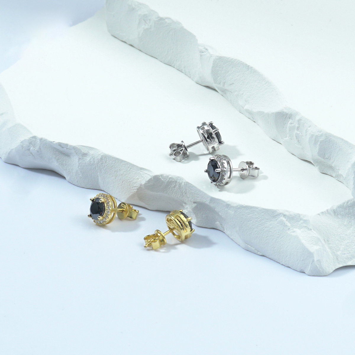 ICEBURST  Halo Spark Stud Earrings 925S & VVS Moissanite