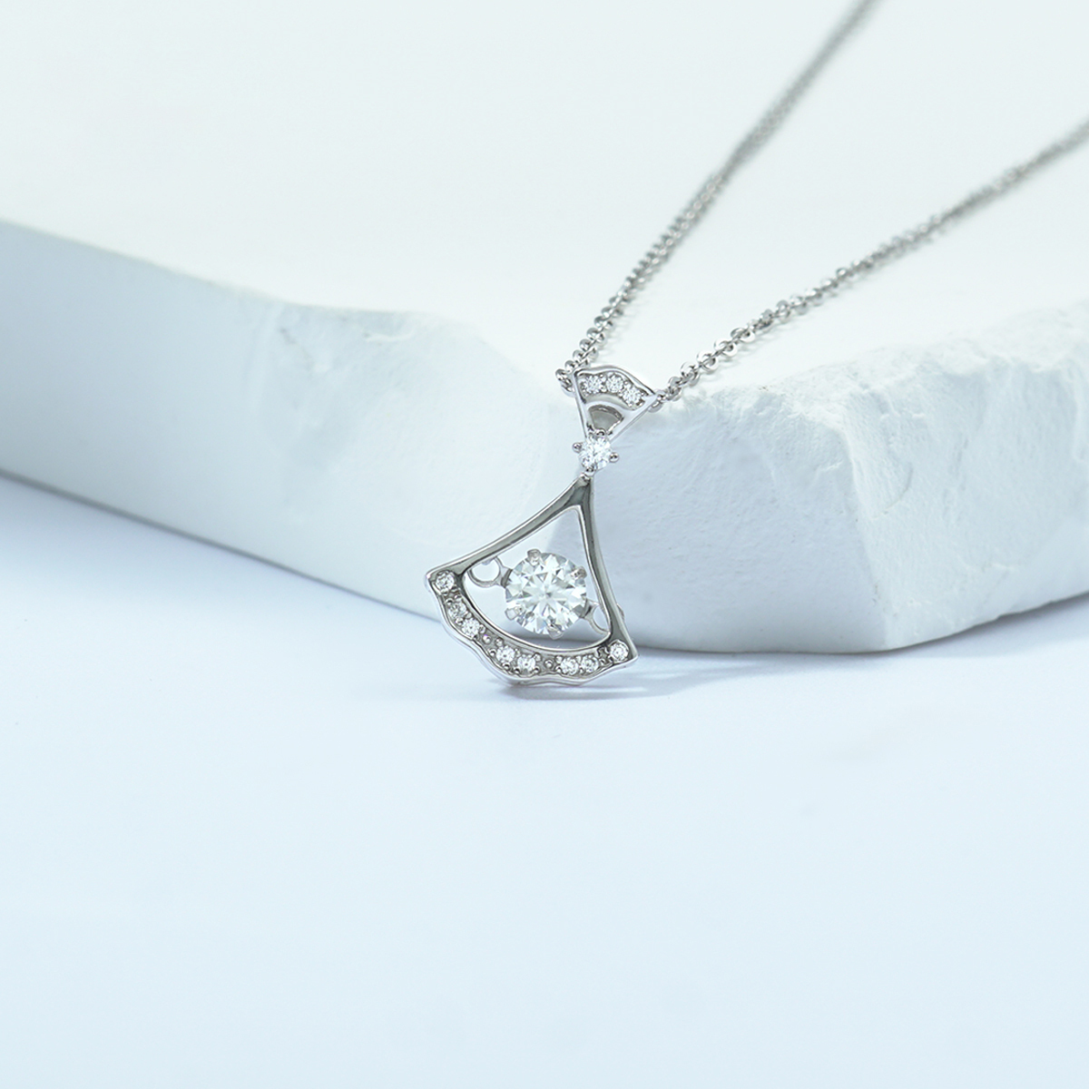 S925 SYNTHETIC MOISSANITE FAN-SHAPED SKIRT NECKLACE PENDANT