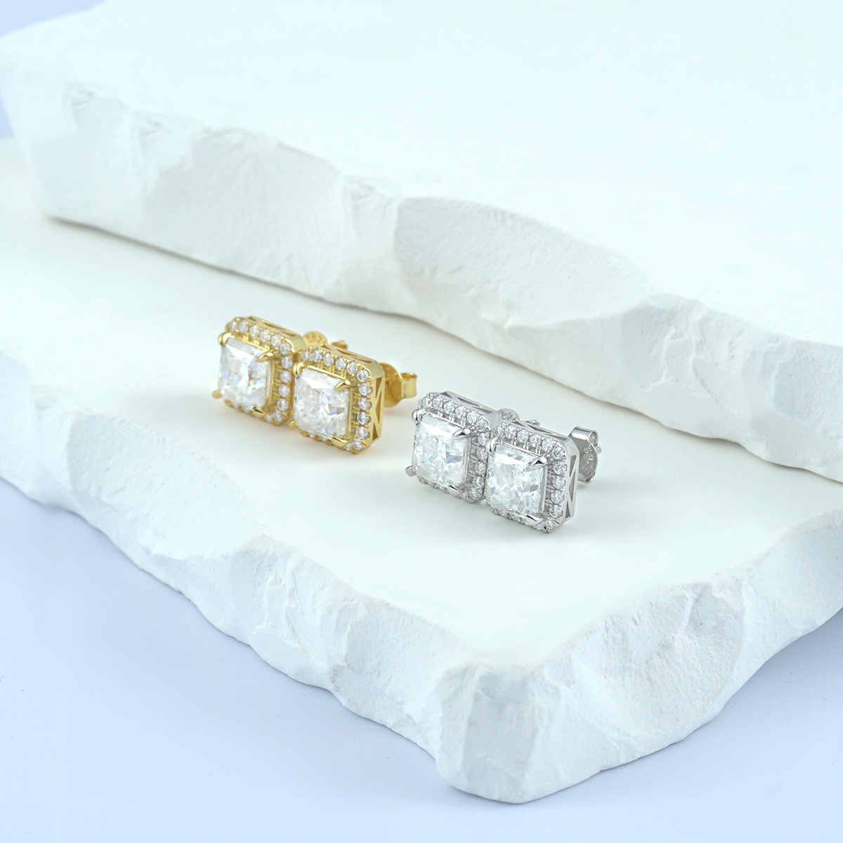 ICECROWN Princess Cut Halo Stud Earrings 925S & VVS Moissanite