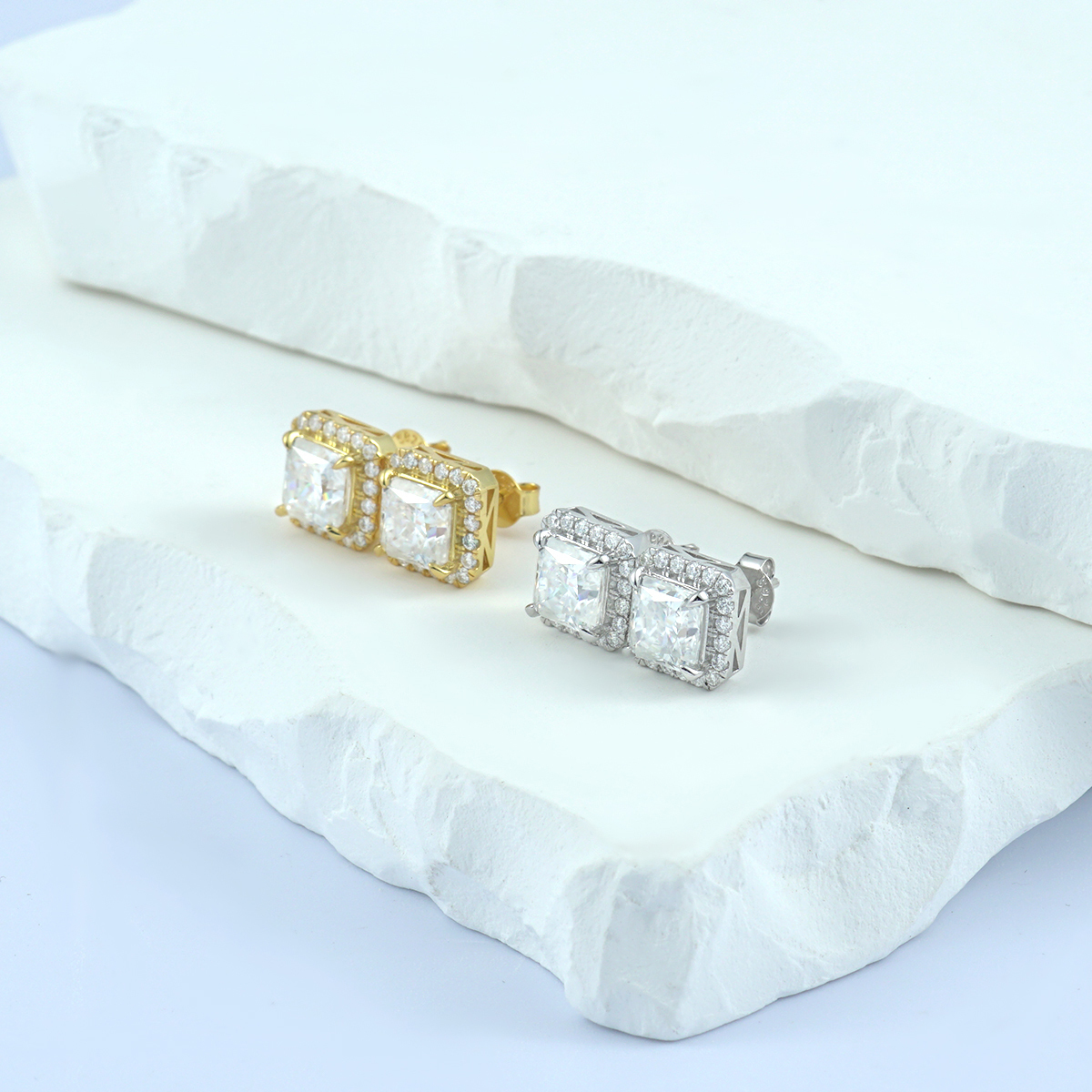 ICECROWN Princess Cut Halo Stud Earrings 925S & VVS Moissanite