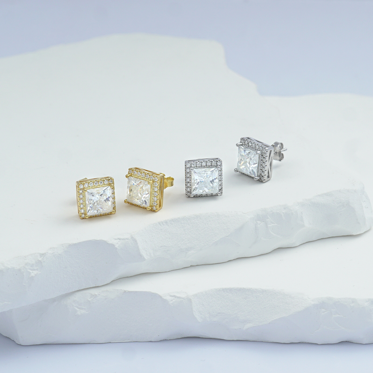 ICECROWN Princess Cut Halo Stud Earrings 925S & VVS Moissanite