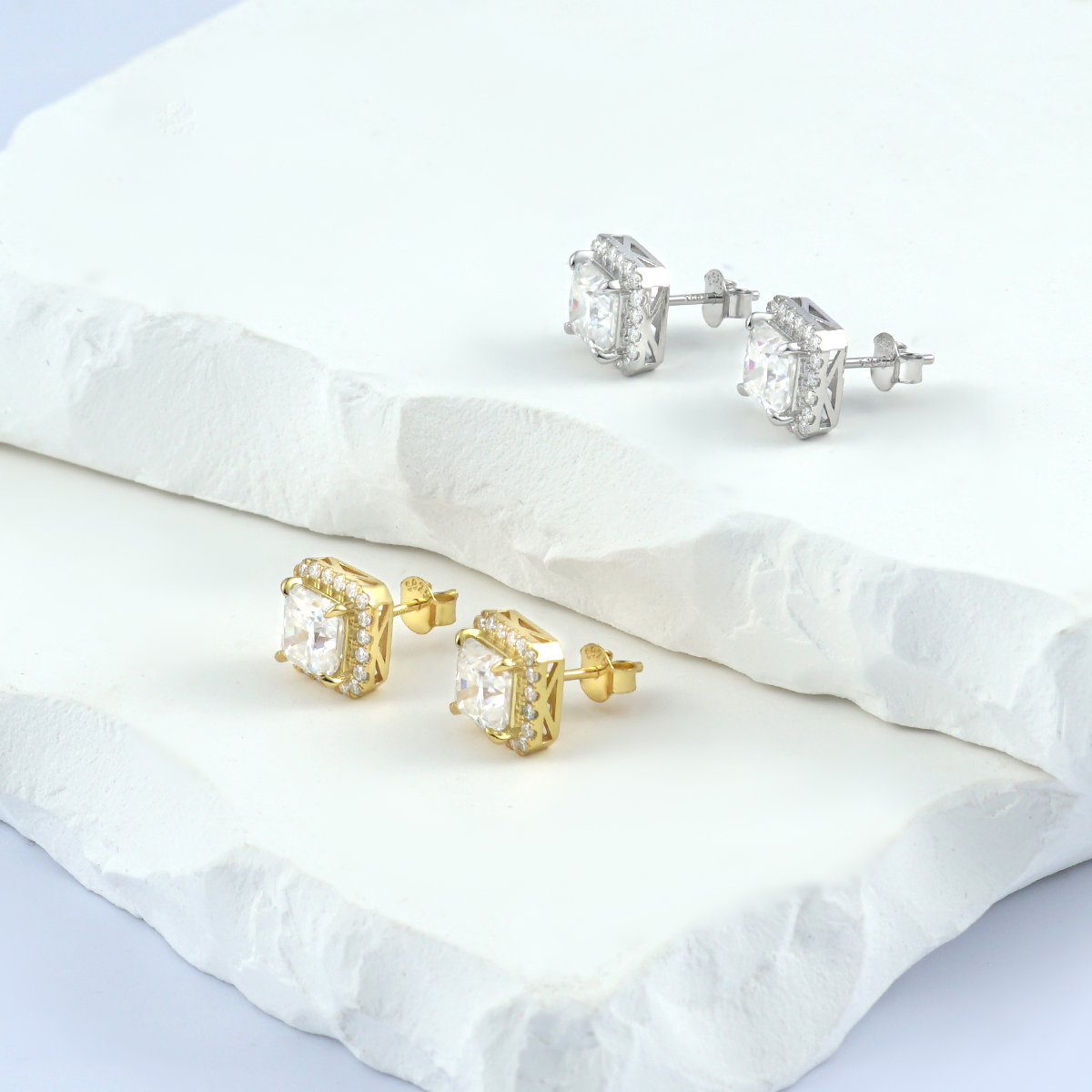 ICECROWN Princess Cut Halo Stud Earrings 925S & VVS Moissanite