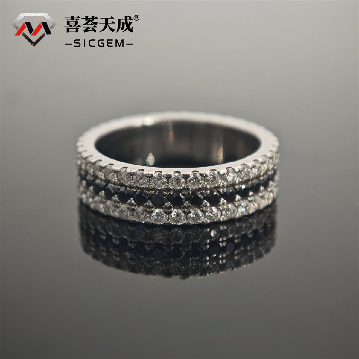S925 Handmade Black and White Melee Synthetic Moissanite Pave Band